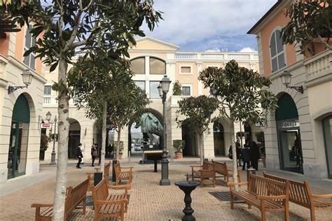 gucci outlet caserta la reggia|la reggia designer outlet.